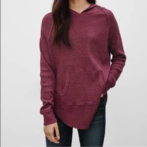 Aritzia TNA Burgundy Waffle Knit Hoodie Sweater Small